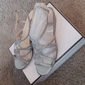 Women's 9.5 Alex Marie Maryn silver shoes